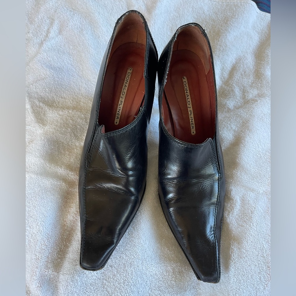 Donald J Pliner black leather booties size 8